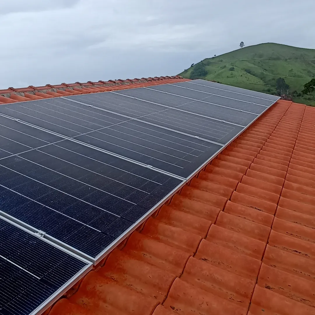8 Módulos Bifacial Astro Energy 600W — instalação de energia solar no Vale do Paraíba